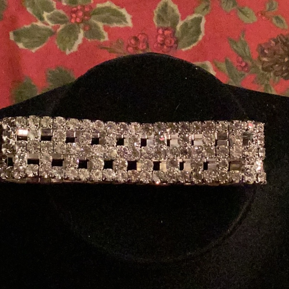 Clear crystal stretch bracelet